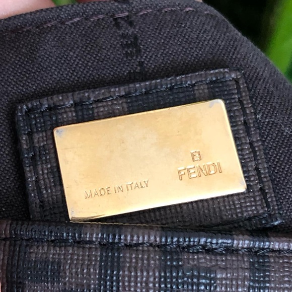 ❌SOLD❌ Authentic Fendi Zucchino Messenger Bag - Picture 3 of 16